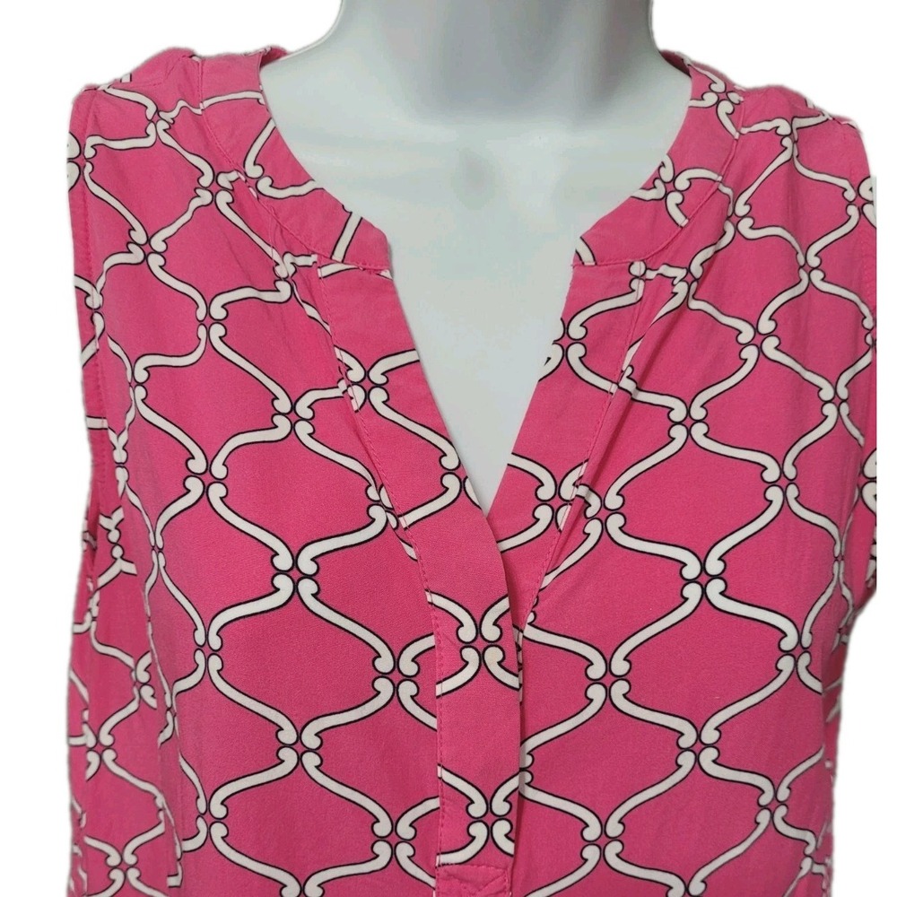 Crown & Ivy Sleeveless Split V-Neck Pink/White Geo Tank Blouse M Chain Trellis